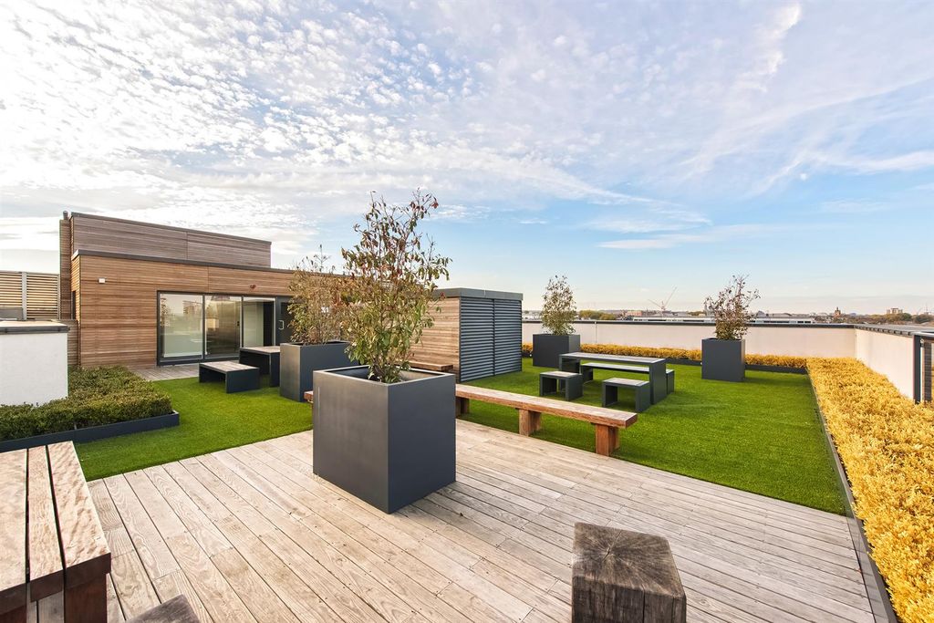 Property photo 1 of 19 Roof Terrace 3