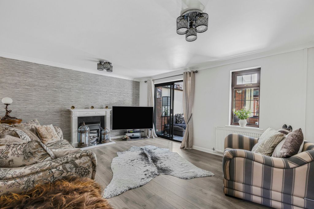 Property photo 3 of 25 5_60556