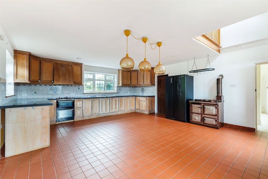 Property photo 3 of 17 Kitchen