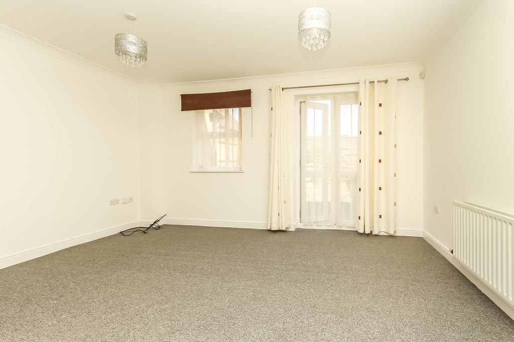 Property photo 3 of 11 Lounge
