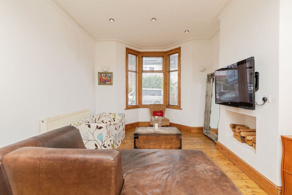 Property photo 3 of 18 Open Plan Living/Dining Room 1