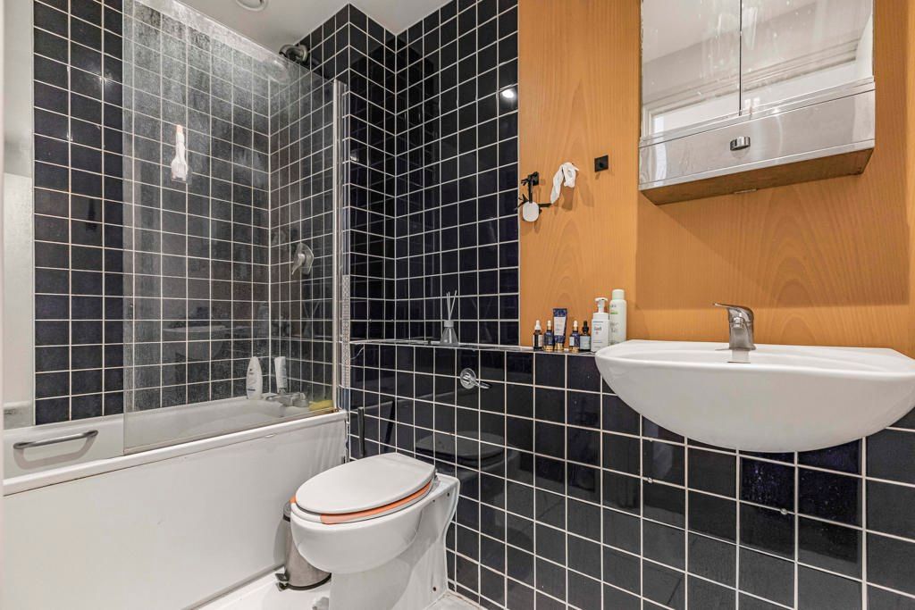 Property photo 3 of 15 Bathroom