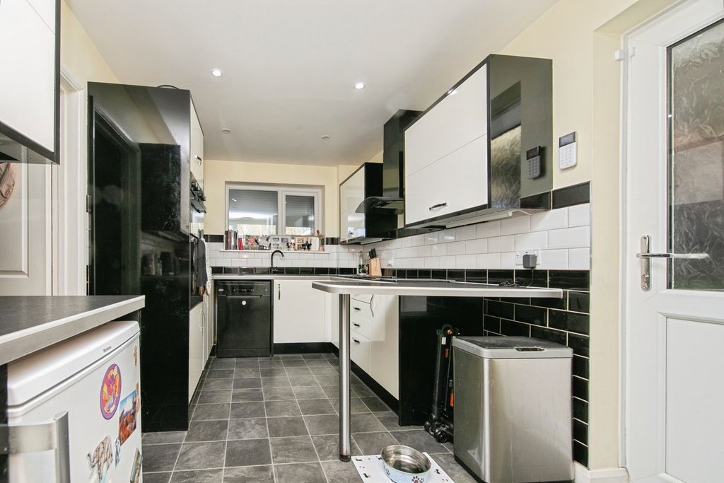 Property photo 3 of 17 Photo