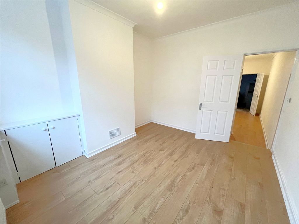 Property photo 2 of 13 Picture No. 12