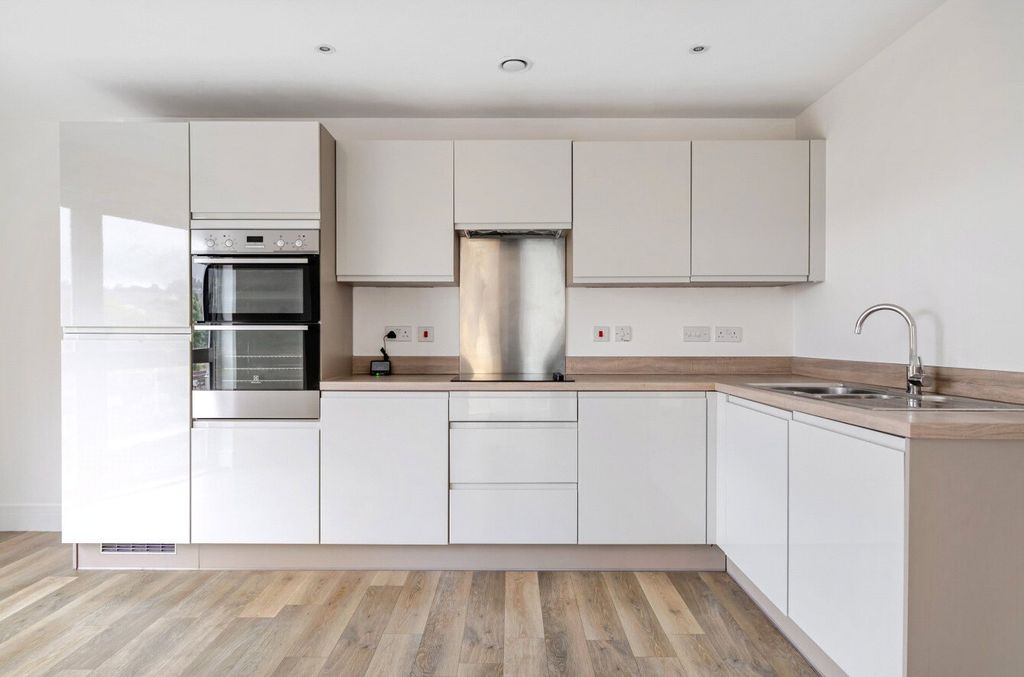 Property photo 3 of 15 Kitchen