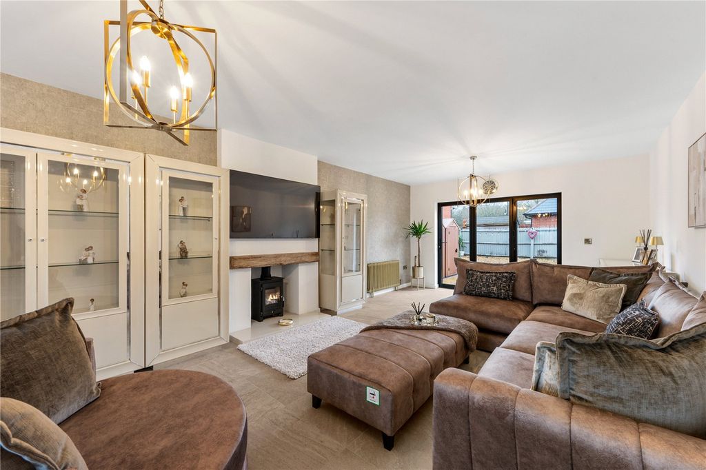 Property photo 3 of 28 Living Room