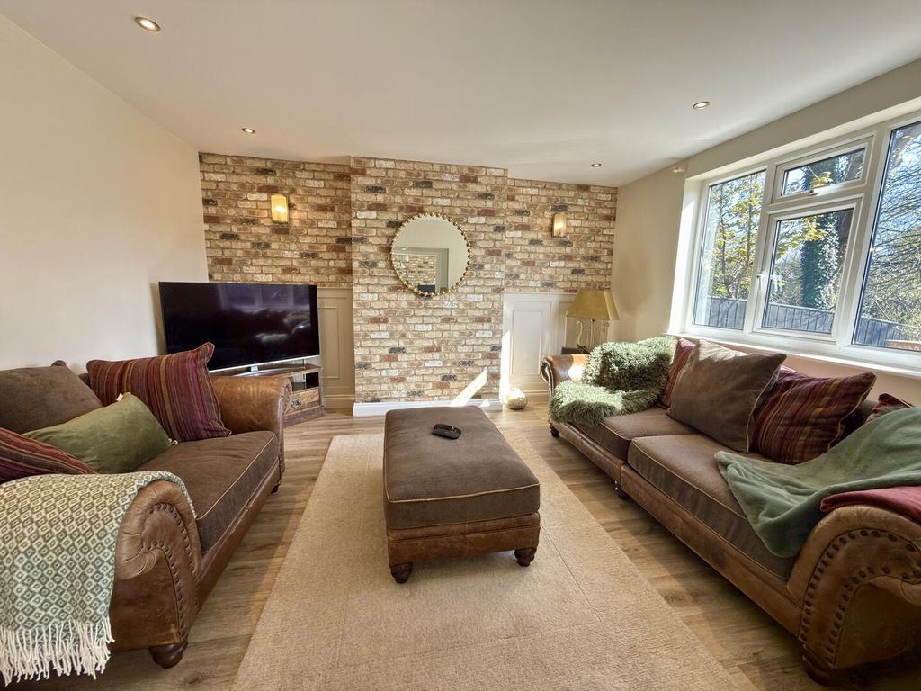 Property photo 3 of 18 Living Room