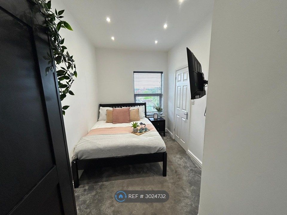 Property photo 1 of 8 Room 4