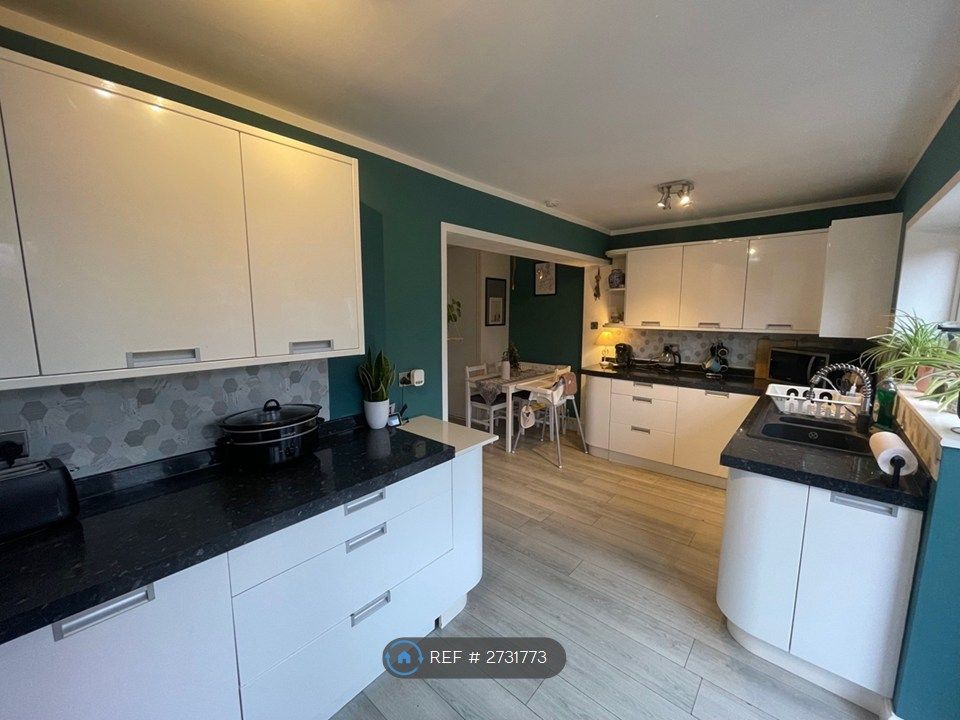 Property photo 2 of 21 Kitchen