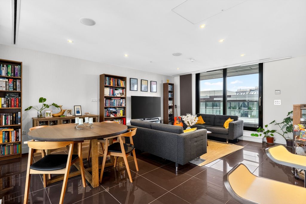 Property photo 2 of 14 Lounge/Dining Room