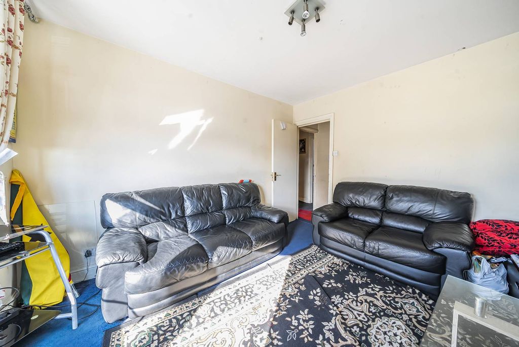Property photo 3 of 6