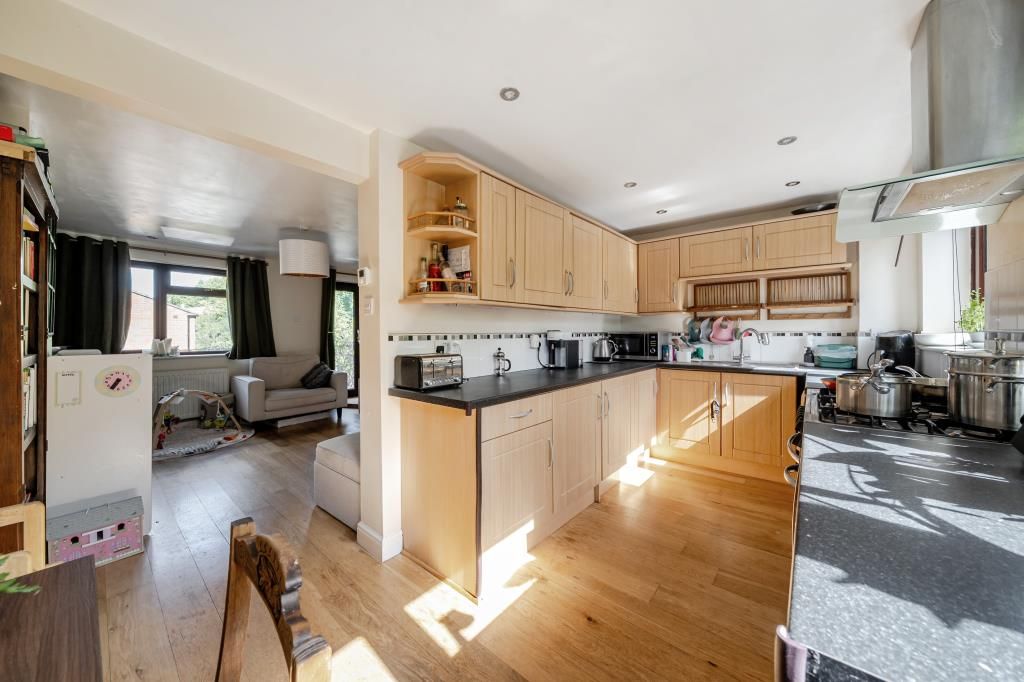 Property photo 2 of 20 Kitchen