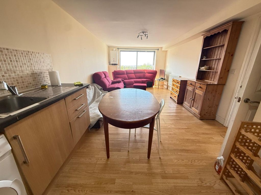 Property photo 3 of 12 5115093