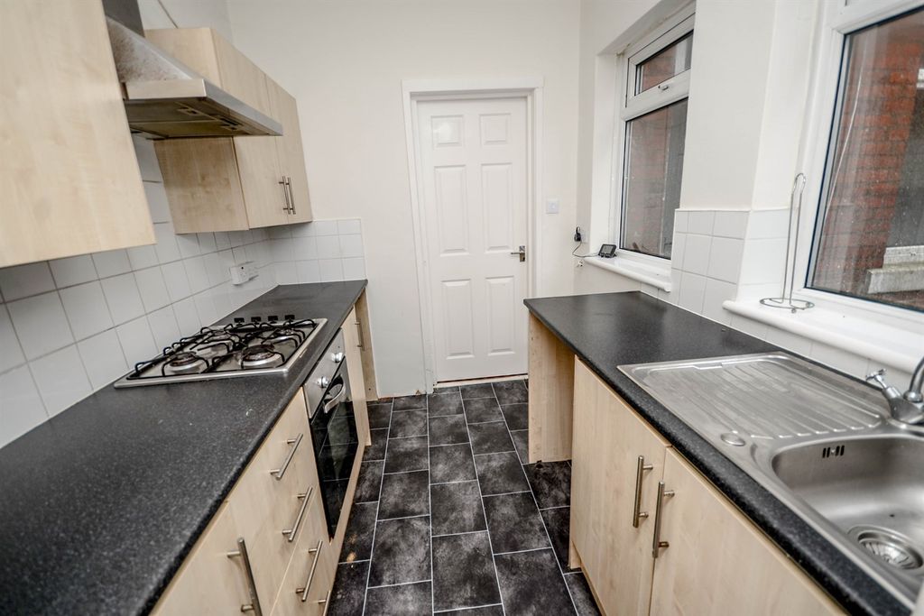 Property photo 2 of 14 Kitchen