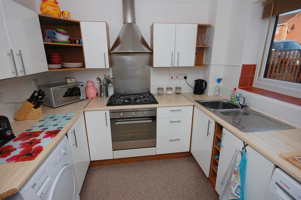 Property photo 2 of 10 Kitchen