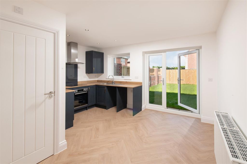 Property photo 2 of 10 001 Newett_Parsonsgreen__Plot22_Kitchen.Jpg