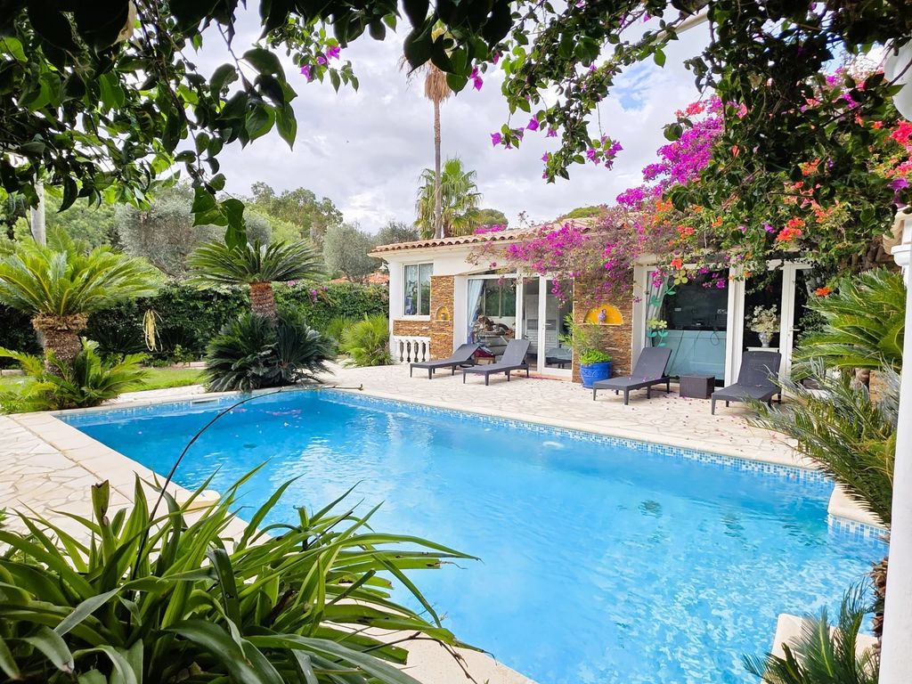 Property photo 1 of 10 Villa 5 Rooms 134 m² Sea View - Sainte-Maxime
