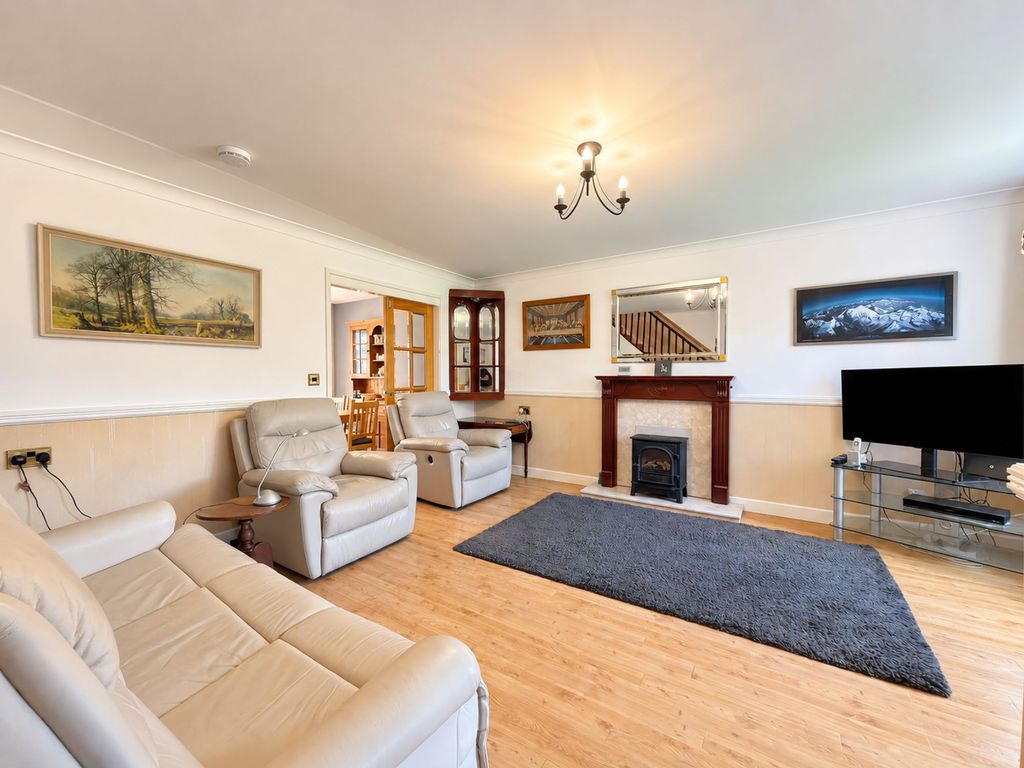 Property photo 3 of 17 Living Room