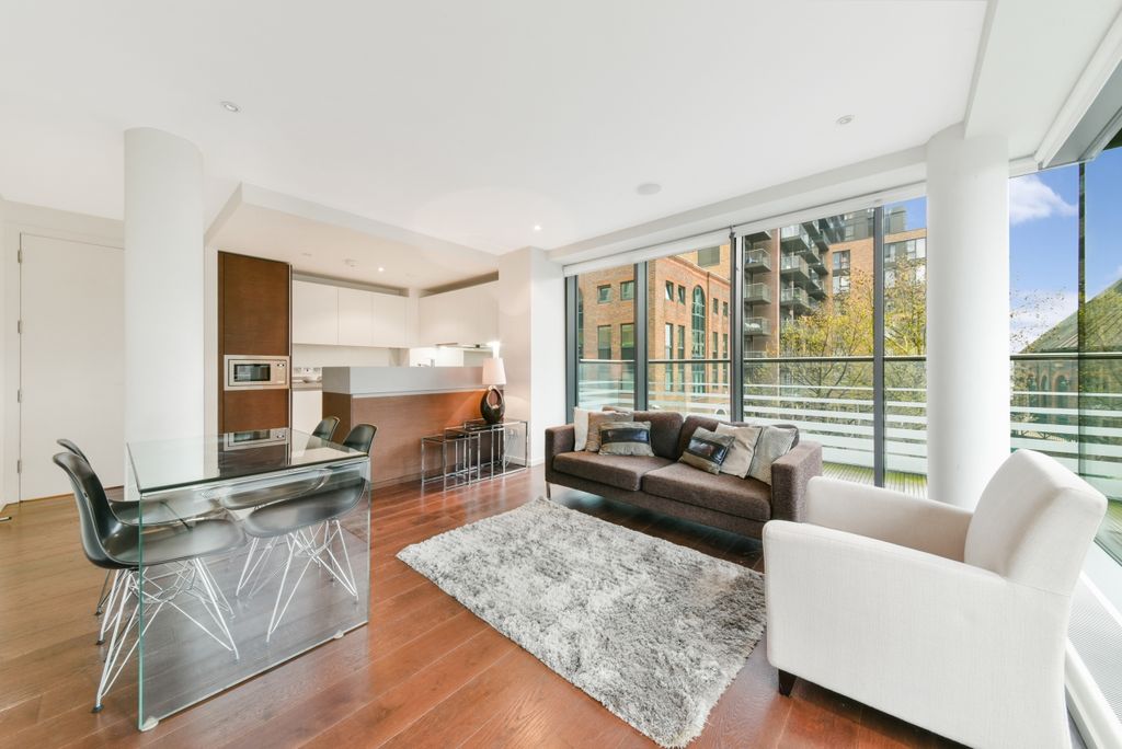 Property photo 1 of 10 Living