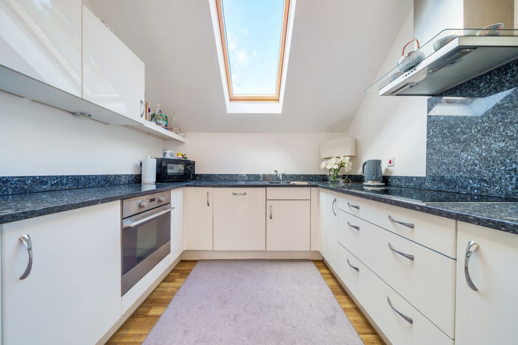 Property photo 3 of 9 Kitchen