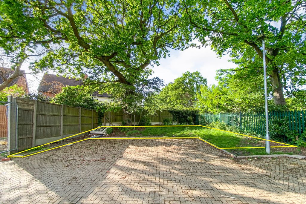 Property photo 2 of 2 Land At Banbury Close (R/O 23 Hedge Hill), Enfield En2 8Bl
