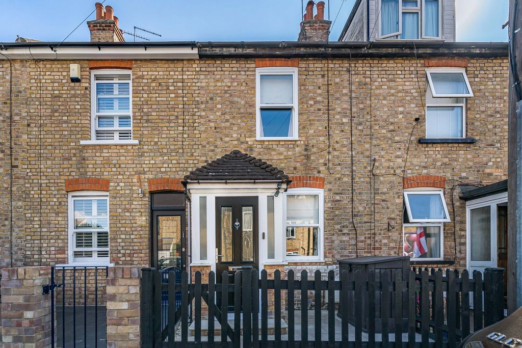 Property photo 1 of 17