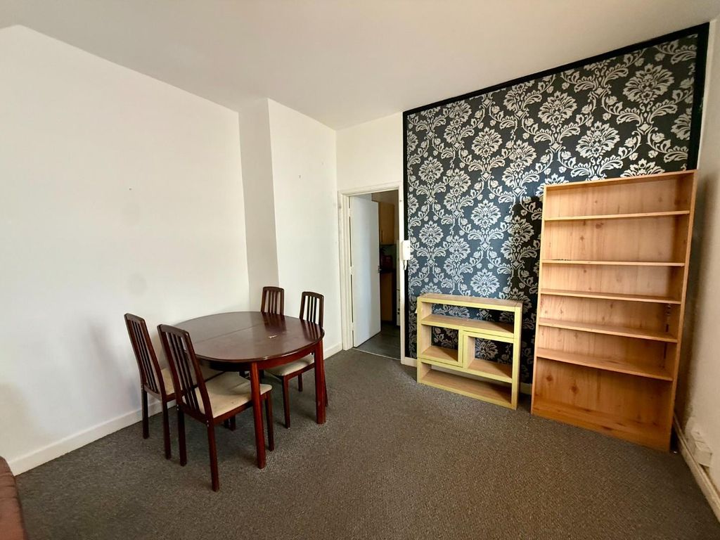 Property photo 1 of 6 Embank Lounge.Jpeg
