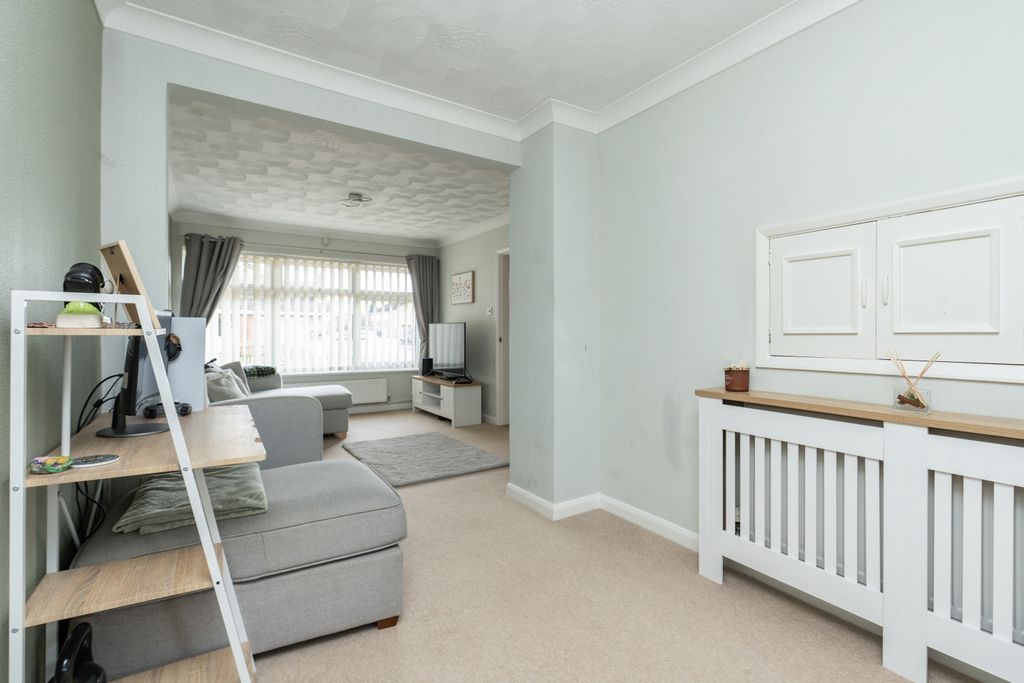 Property photo 2 of 19 7