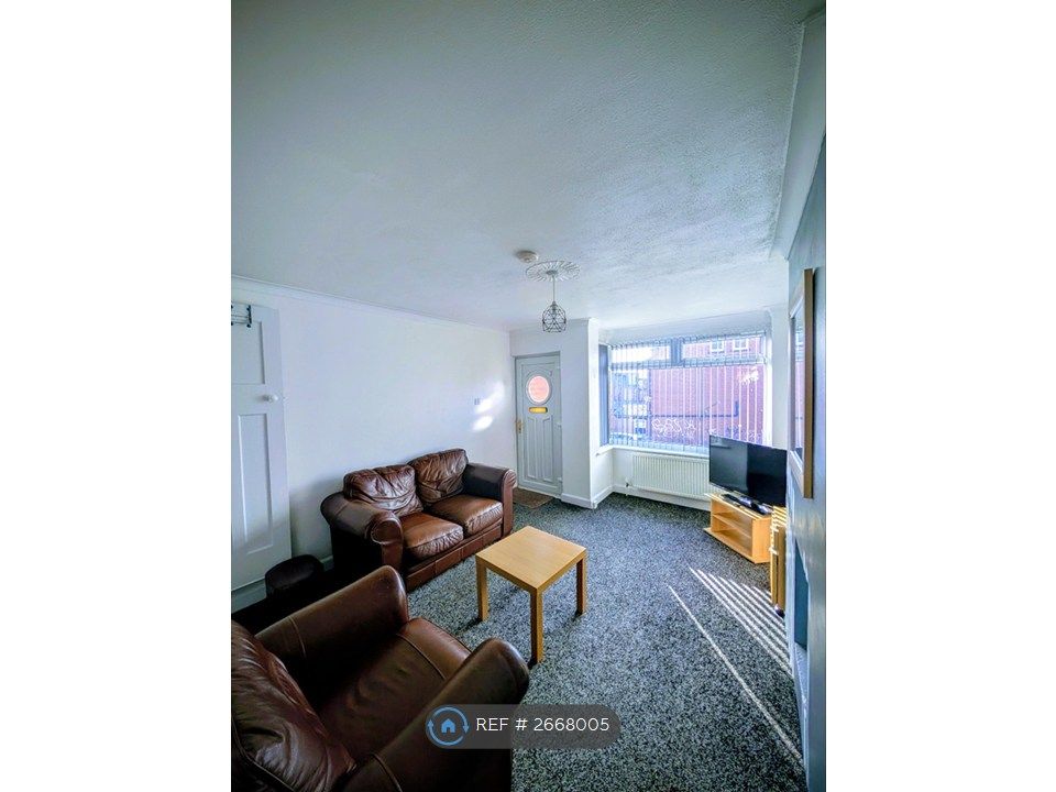 Property photo 1 of 21 Living Room