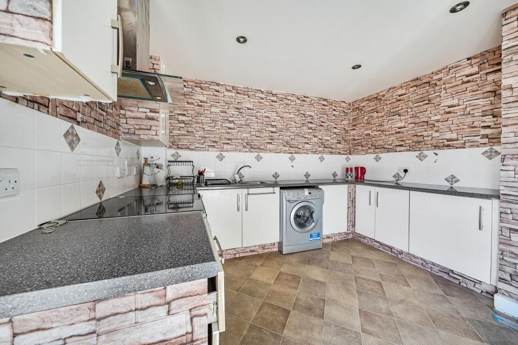 Property photo 3 of 19 Kitchen