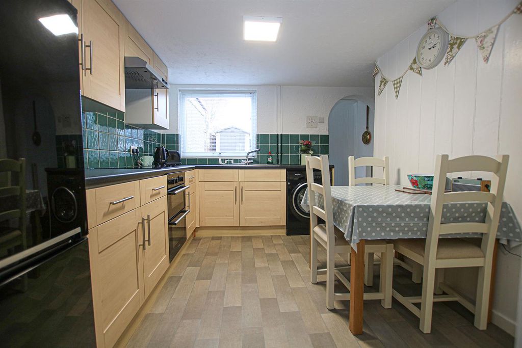 Property photo 3 of 14 Img_4215 Kit.Jpg