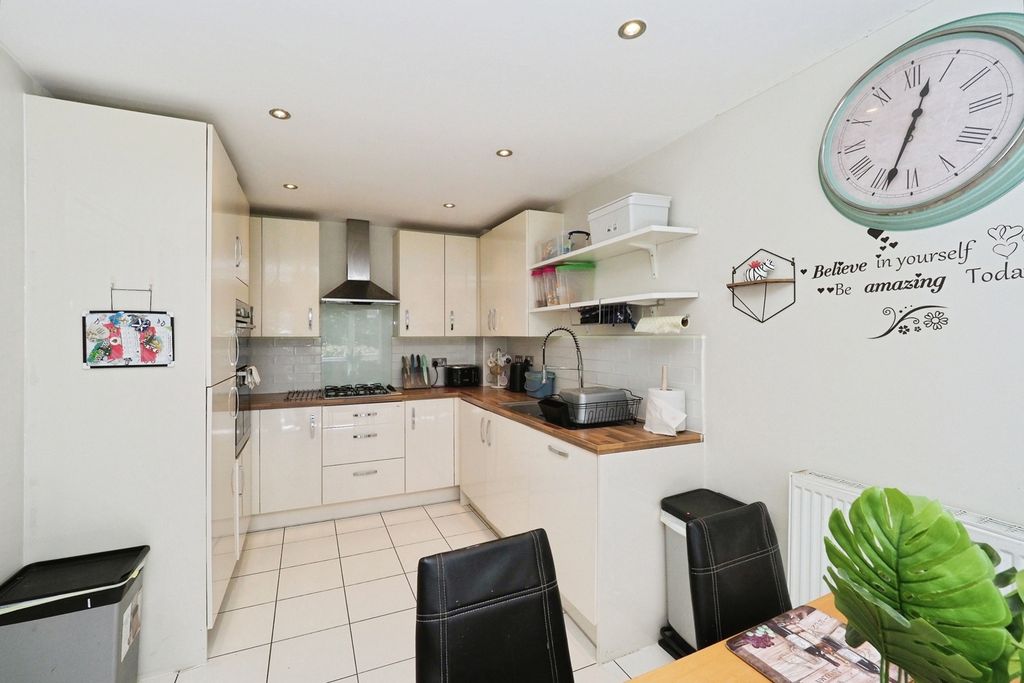 Property photo 3 of 22 Dining Kitchen