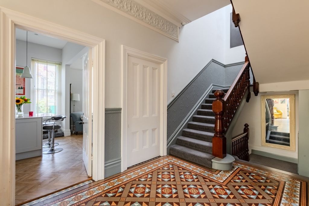 Property photo 2 of 19 Hallway