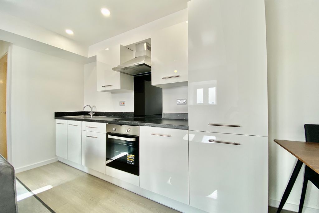 Property photo 3 of 13 Photo 02