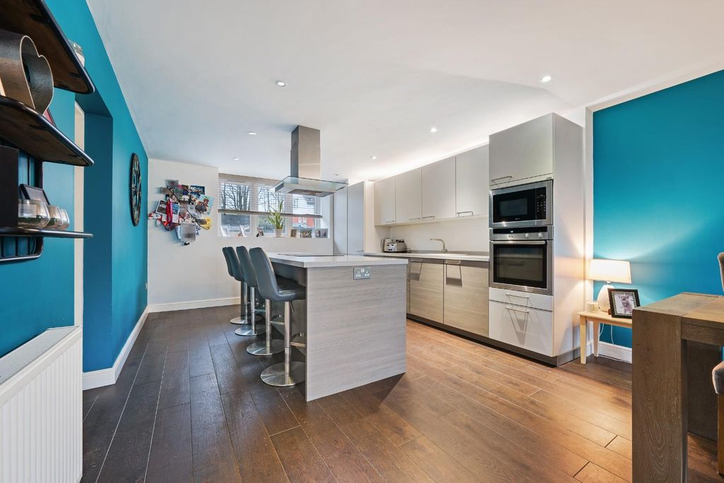 Property photo 2 of 31 6 Wheatsheaf House Hdr-16.Jpg