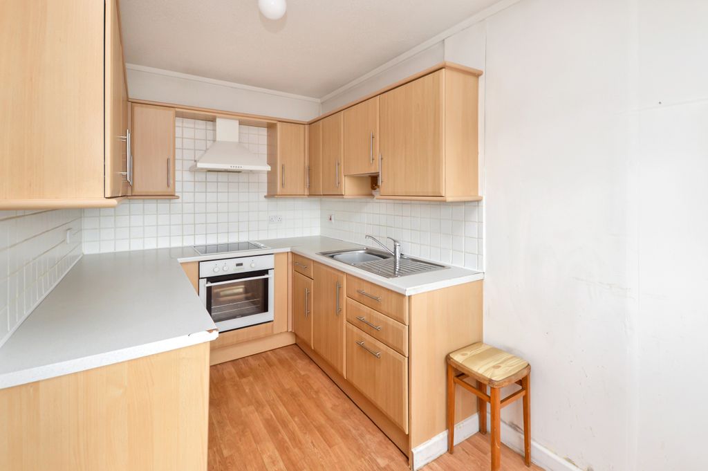 Property photo 3 of 11 Kitchen/ Dining Area