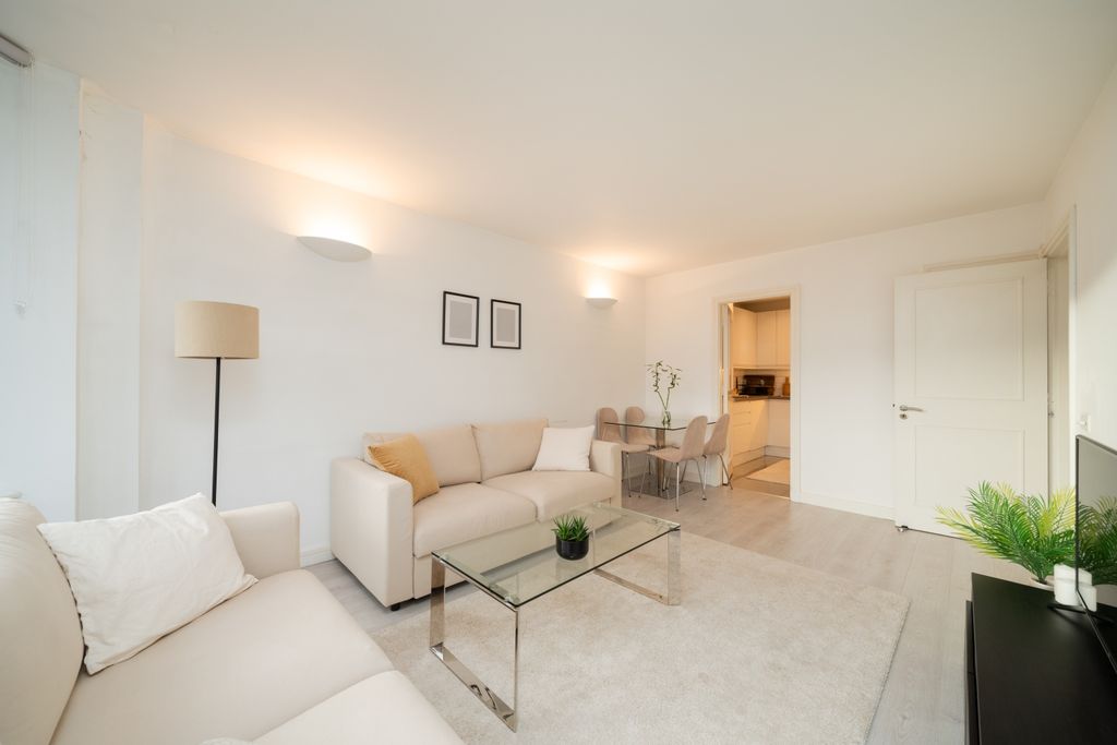 Property photo 2 of 8 Reception Room (3)