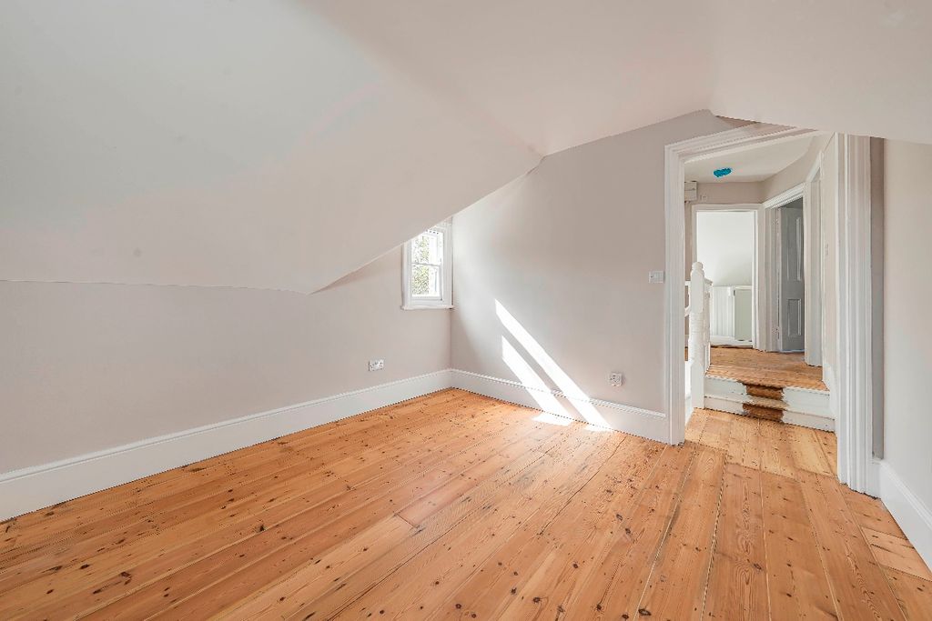 Additional image 9 of 2 bed flat for saleWorple Road, Epsom, Surrey KT18