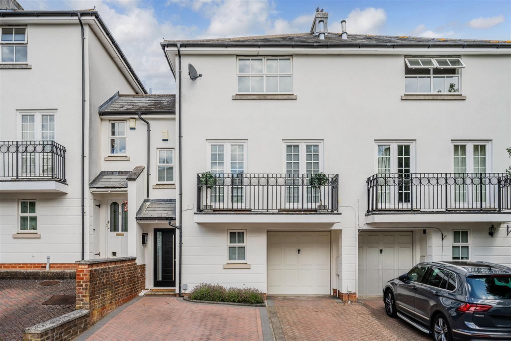 Property photo 1 of 19 St Theresa Close (3).Jpg