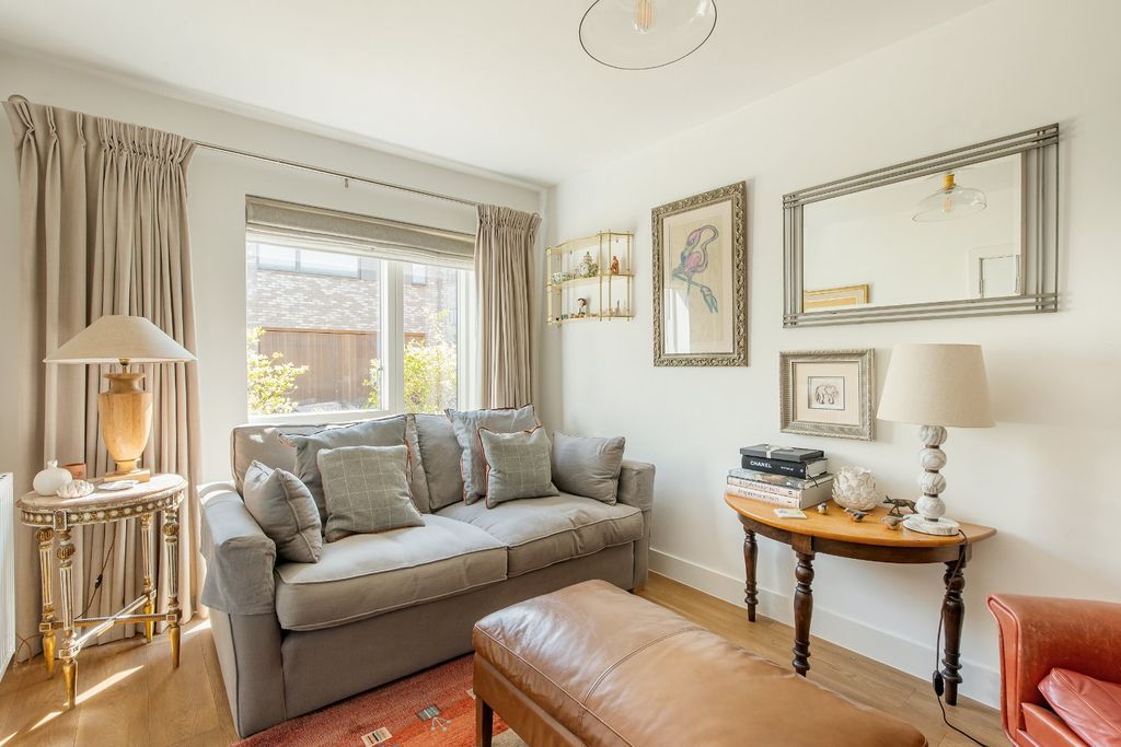 Property photo 2 of 11 Sitting Room