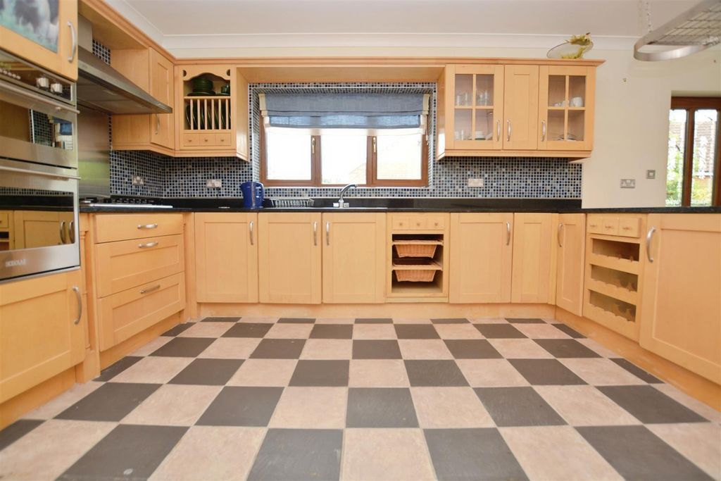 Property photo 3 of 27 Kitchen Diner