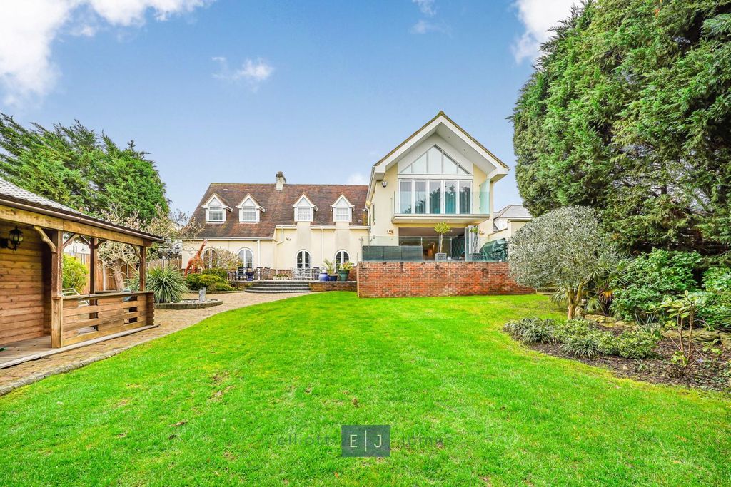 Property photo 3 of 39