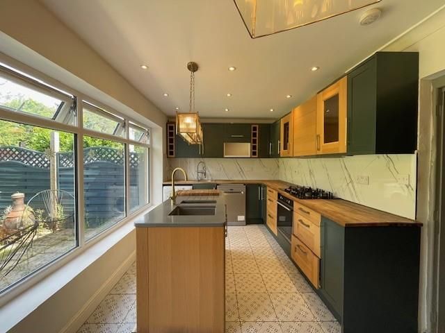 Property photo 3 of 17 Kitchen