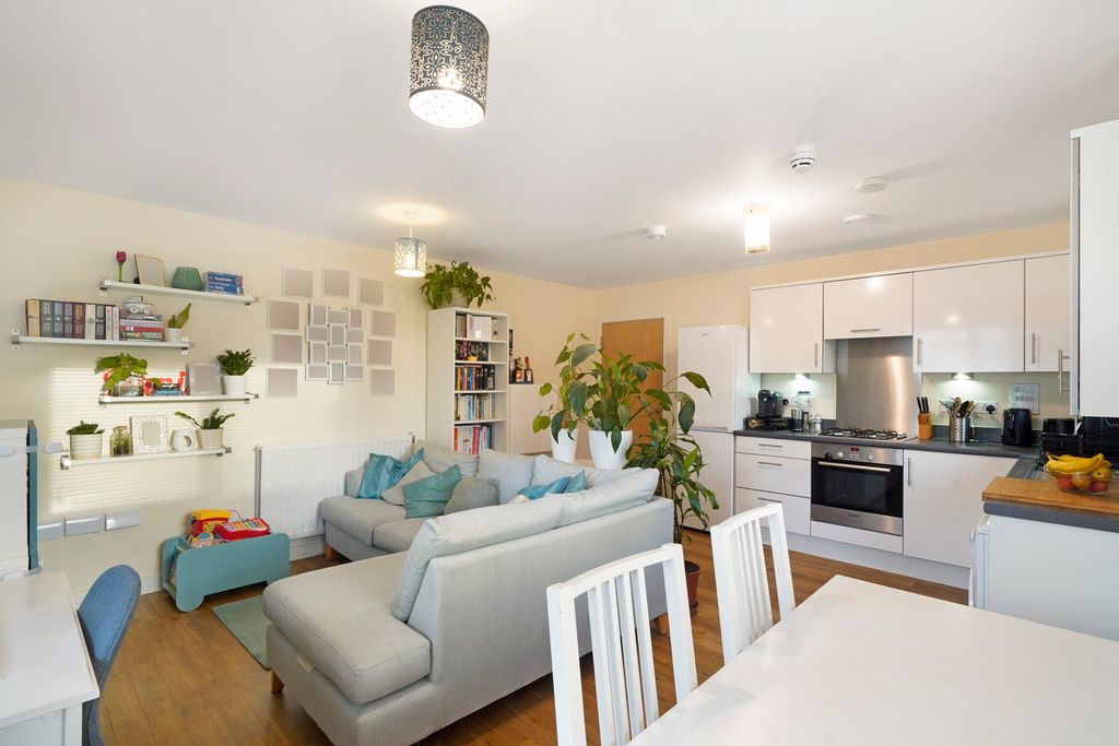 Property photo 2 of 11