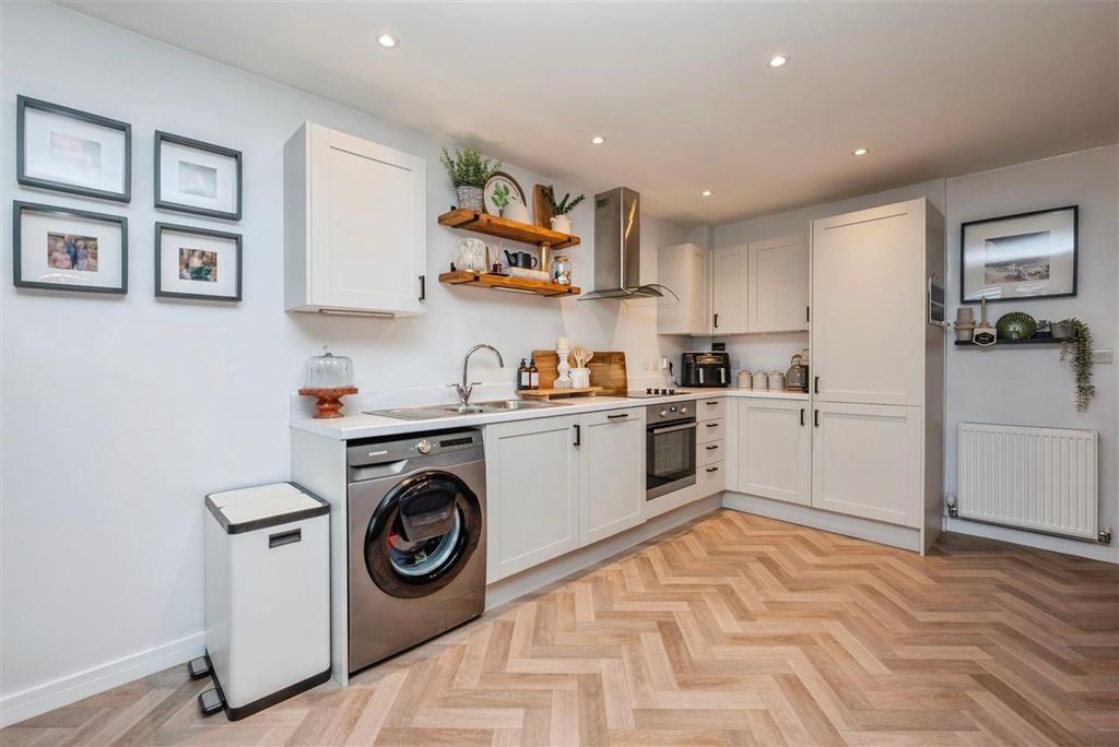 Property photo 3 of 24