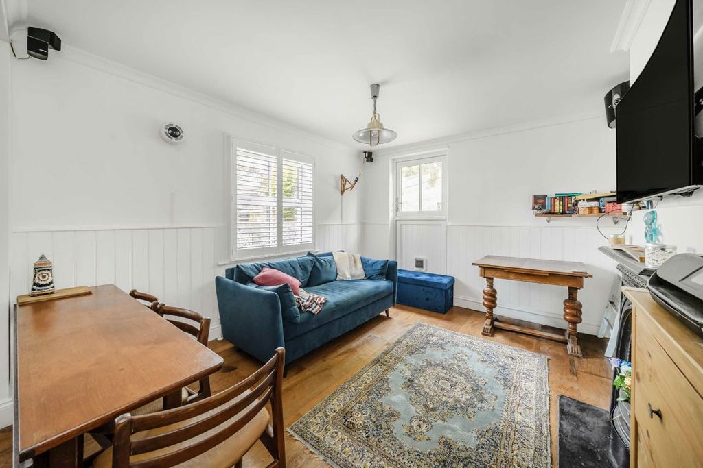 Property photo 2 of 6