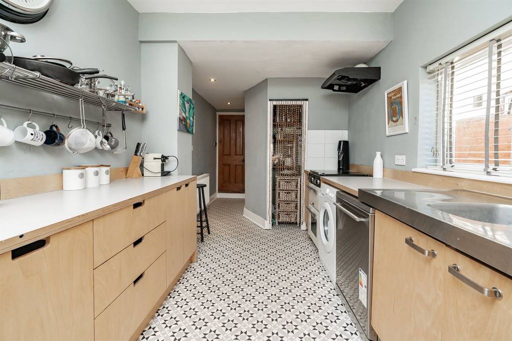 Property photo 3 of 16