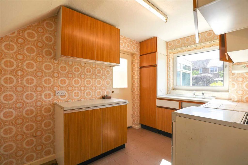 Property photo 3 of 14 Kitchen