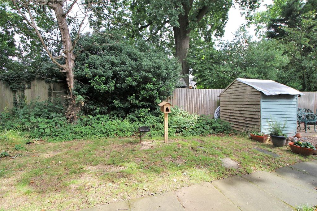 Property photo 3 of 8 Front Garden.Jpg