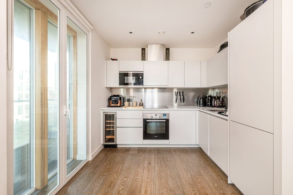 Property photo 2 of 12 Picture No. 11